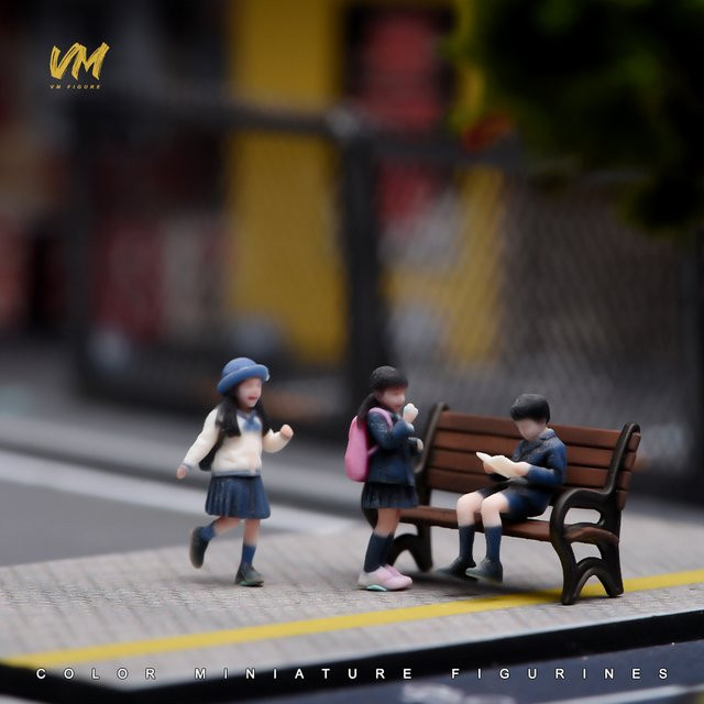 MAK Schüler mit Schuluniformen, Figuren, Einzelfigur, Kunststoff - Bild 1