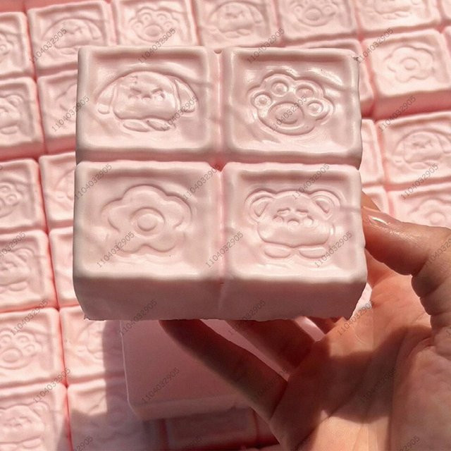 Feuchter Erdbeer-Milchschokoladen-Kuchen-Brot Squishy Spielzeug - Bild 1