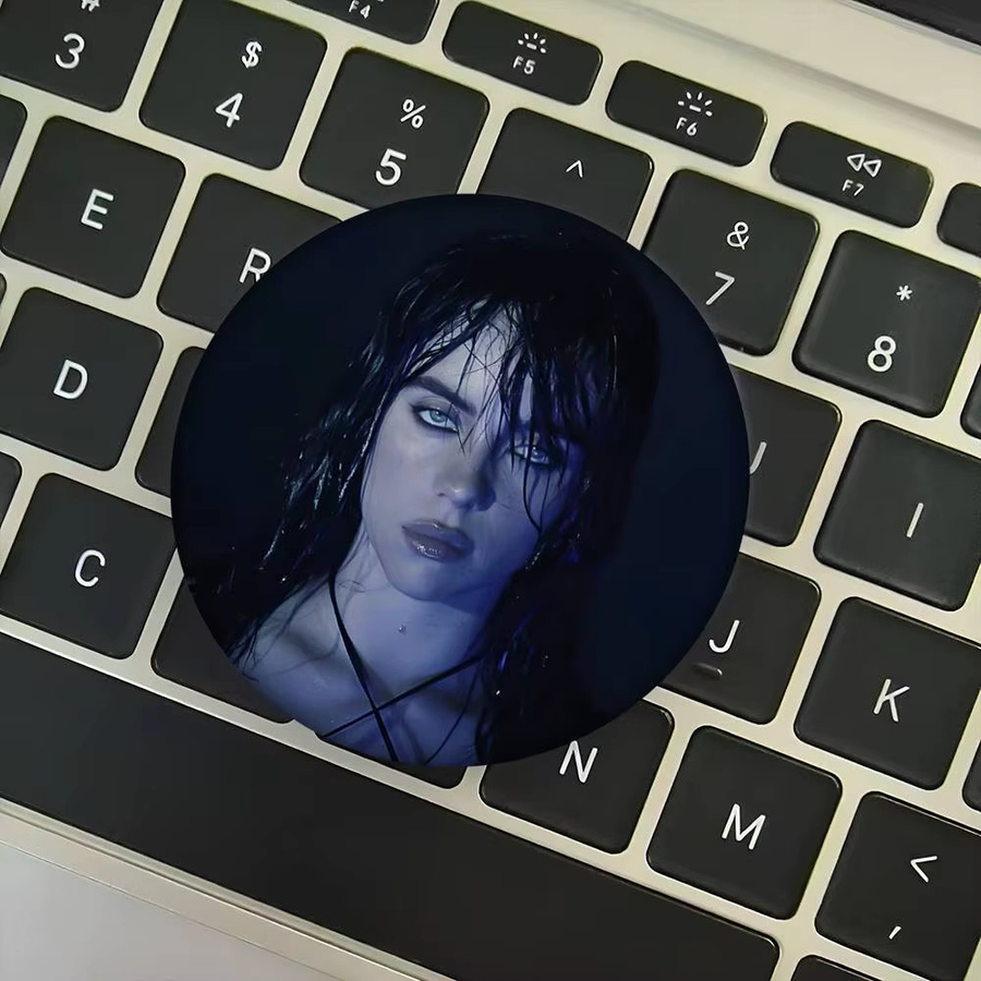 Brosche Billie Eilish Cartoon-Stil, Emaille-Pin, Rund - Bild 2