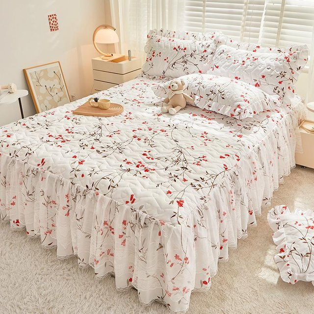 Dreiteiliges Bettwäsche-Set von Your Warm Home mit gestepptem Spannbettlaken und Tagesdecke aus Baumwollspitze in Weiß, B/T: 120 x 200 cm - Bild 1