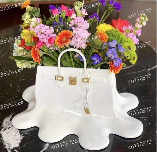 Moderne abstrakte Keramikvase ROSE in Rosa als luxuriöses Skulptur-Ornament für Schnittblumen - Bild 1
