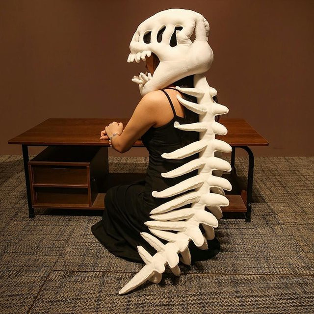 Binchi Fitness Dinosaurier-Skelett Kissen in Weiß, 75 cm lang - Bild 1