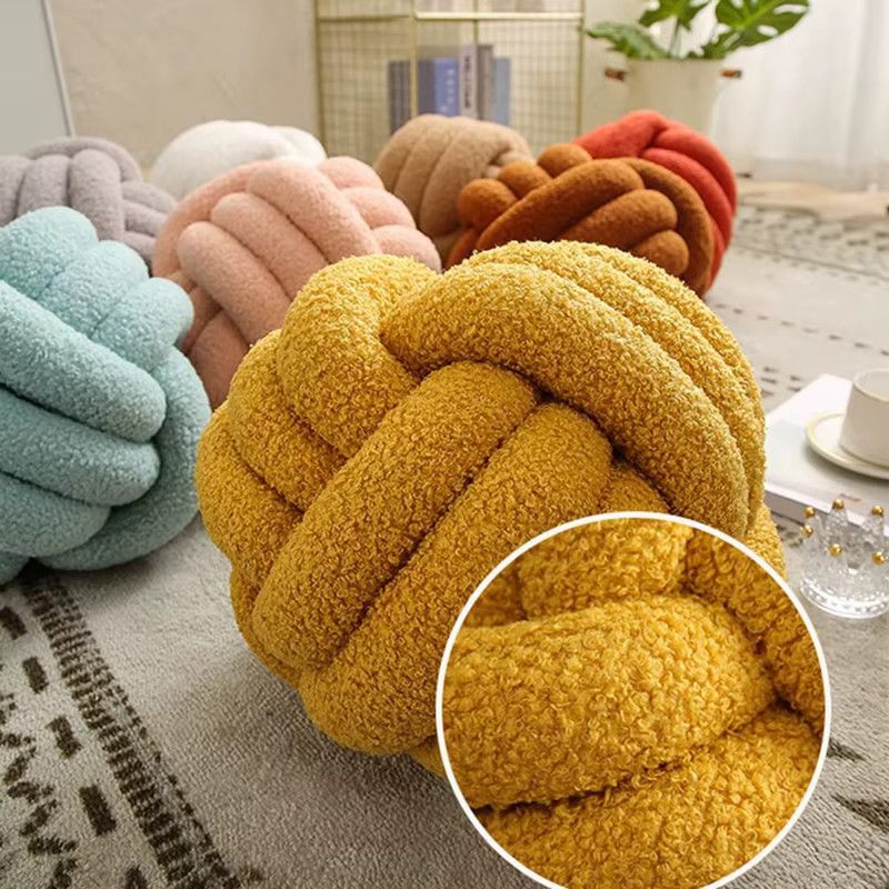 Dekoratives inyahome Knoten Kissen in Schwarz und Rot, handgemachtes rundes Plüschkissen für dein Zuhause - Bild 2