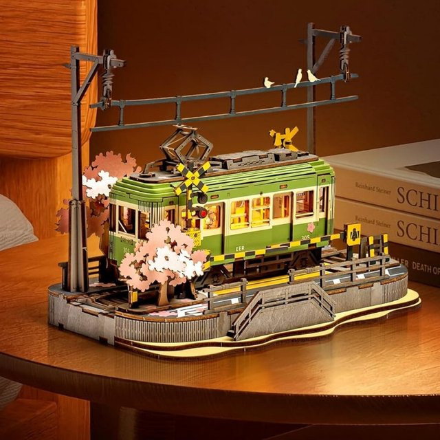 Robotime Sakura Journey Tram, 3D Holzpuzzle Modellauto-Bausatz, 223 Teile - Bild 1
