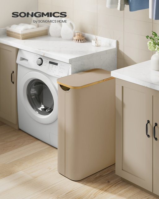 SONGMICS Wäschekorb mit Deckel und herausnehmbarem Wäschesack, 65 l, beige/braun, zusammenklappbar mit Bambusgriffen - Bild 1