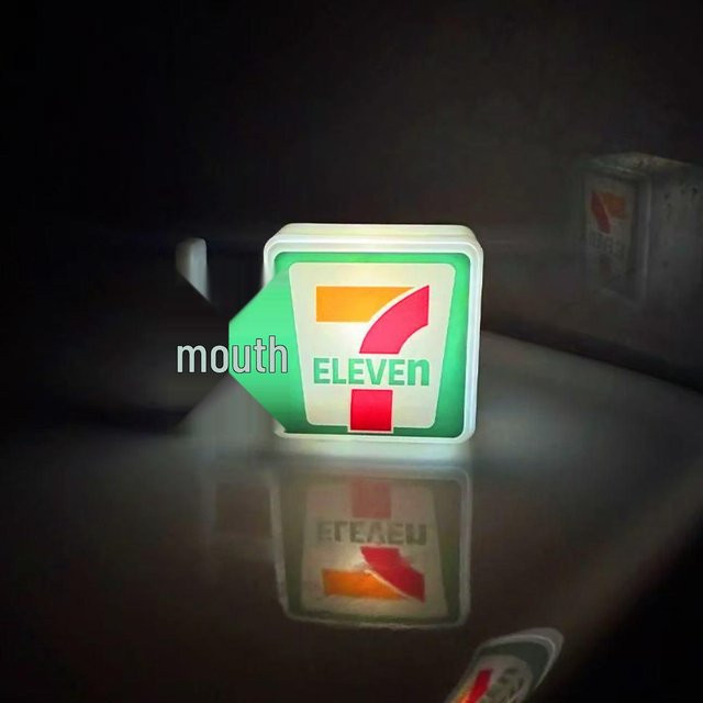 7-Eleven Wiederaufladbarer Leuchtender Magnetischer Kühlschrankaufkleber im Retro-Design, Mehrfarbig - Bild 1