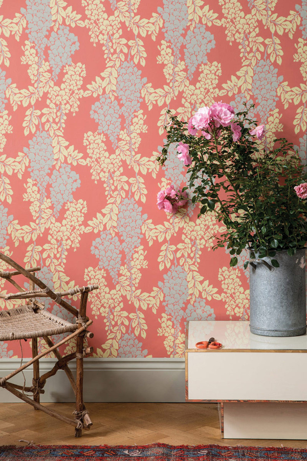 Farrow & Ball Tapete Wisteria Floral Botanical in Rot, Grau und Grün - Bild 1