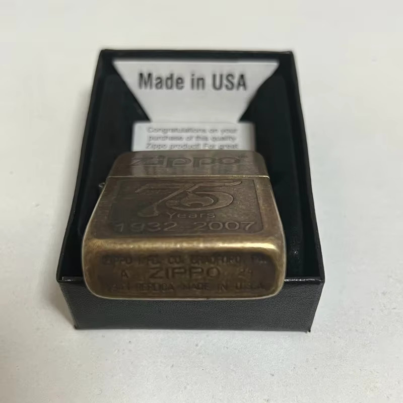 Zippo Feuerzeug 75. Jahrestag Vintage Windproof Collection in Bronze Messing-braun - Bild 2