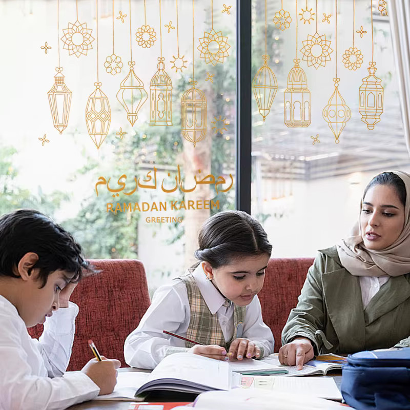 YONGSNOW Eid Mubarak Wandaufkleber mit Mond, Sternen und Laternen in Gold für Ramadan Dekoration und Fenstergestaltung - Bild 1