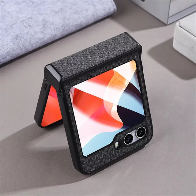 MagSafe Schutzhülle mit integrierter Displayschutzfolie für Samsung Galaxy Z Flip 7, Flip6 und Z Flip5 in Schwarz - Bild 1