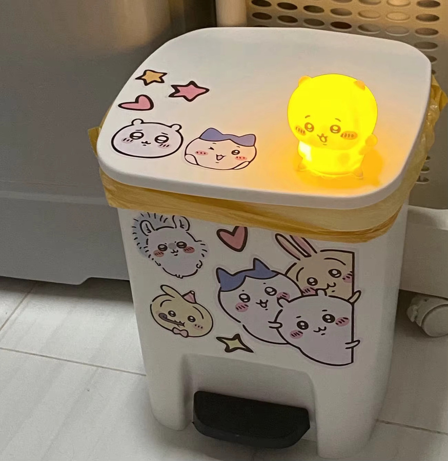 Chiikawa Kawaii Usagi Mülleimer mit Pedal aus Kunststoff für Küche und Schlafzimmer - Bild 2