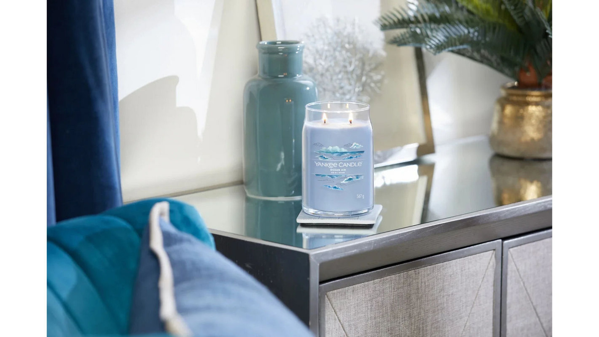YANKEE CANDLE Duftkerze Ocean Air in Blau mit Sojawachs und Paraffin, 567 g - Bild 2