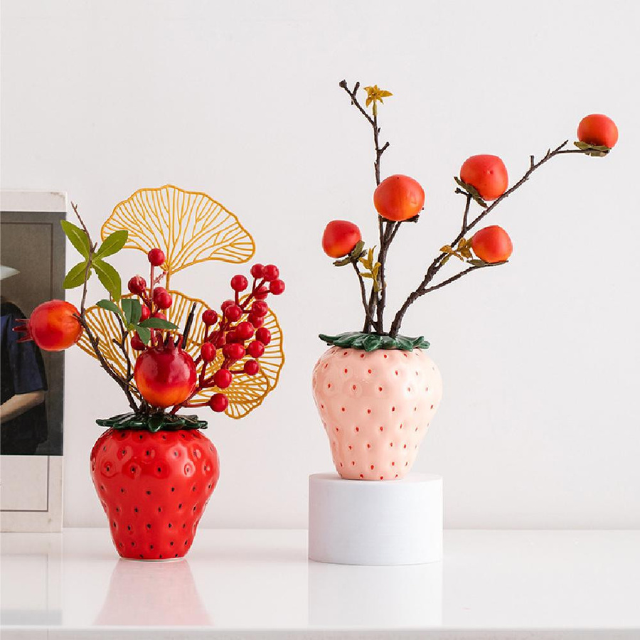 Erdbeerförmiger Keramik-Pflanztopf in Rot im Vintage-Stil von Household supplies MH - Bild 1