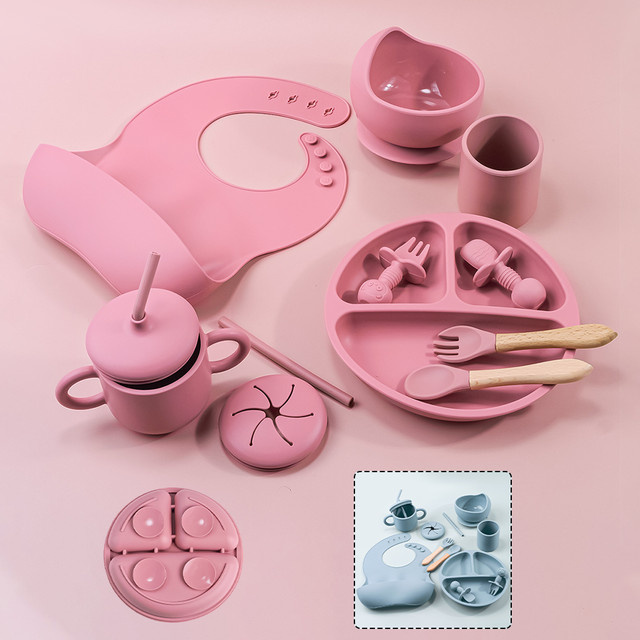 TYRY.HU Baby Fütterset aus Silikon und Holz mit 9 Teilen inklusive Saugnapfteller, Besteck und wasserdichtem Lätzchen in Blau und Pink - Bild 1