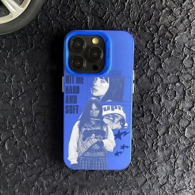 Matte Handyhülle mit Billie Eilish Kunstmotiv für iPhone 11 bis 17 Pro Max in Blau - Bild 1