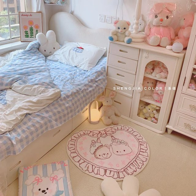 VIKAMA Teppich mit rosa Herz-Motiv aus Kunstkaschmir in Beige und Pink, rutschfest und weich für das Kinderzimmer oder Schlafzimmer, B/T: 60 x 60 cm - Bild 1