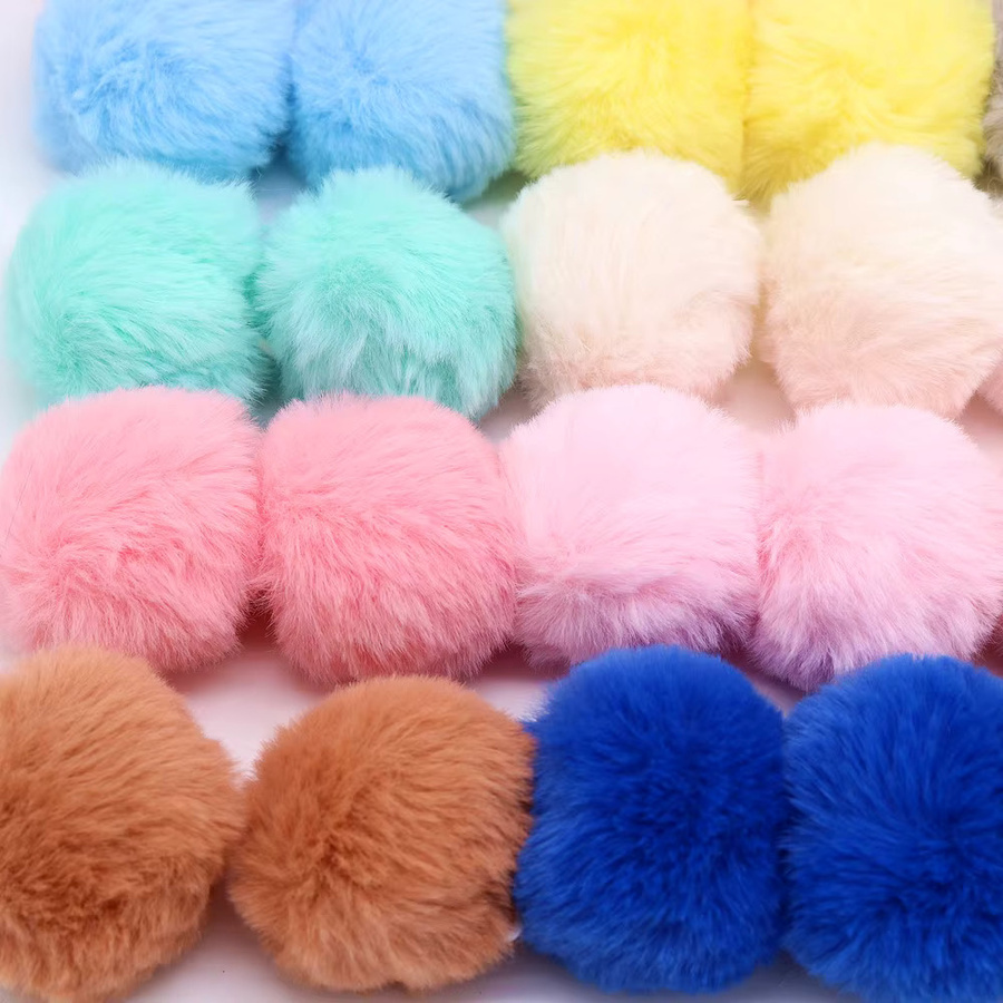 5 Stück flauschige Kunst-Rex-Kaninchenfell-Bommelbälle in Weiß und Multicolour, Durchmesser: 5-6 cm, Bastelbedarf für DIY-Projekte und Schlüsselanhänger - Bild 3