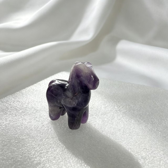 QINGLONG GOODS Kristall-Pferdestatue aus Jade in Violett als Feng Shui Dekoration für dein Zuhause oder Büro - Bild 1