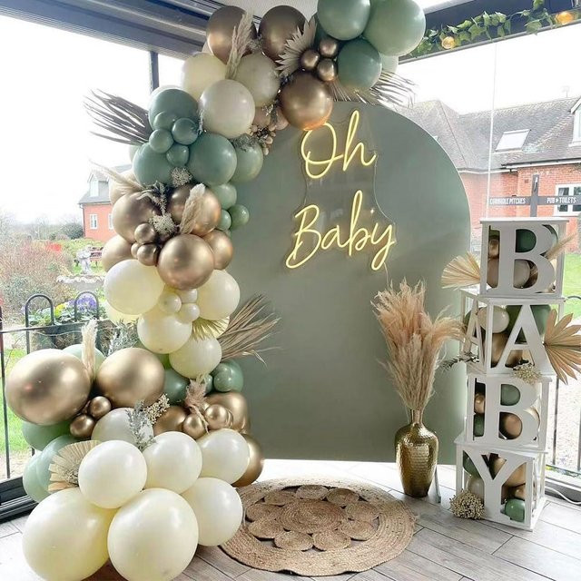 162 Stück Ballonbogen Set MicroPlush in Salbeigrün, Gold, Creme und Weiß für Babyparty, Hochzeit oder Geburtstag im Boho-Stil - Bild 1