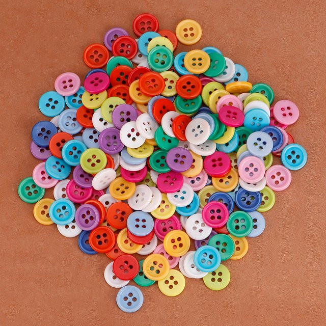 QJH Bastelset mit 200 runden Kunststoffknöpfen in gemischten Farben, 9 mm und 11 mm mit 4 Löchern für Nähen und DIY-Projekte - Bild 1