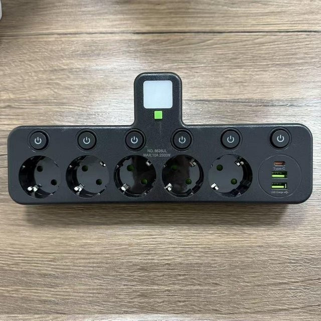 Steckdosenleiste XinKaiCanCan mit 5 AC-Steckdosen, 2 USB-Anschlüssen und 1 USB-Typ-C-Anschluss in Schwarz mit unabhängigen Schaltern und Nachtlicht - Bild 1