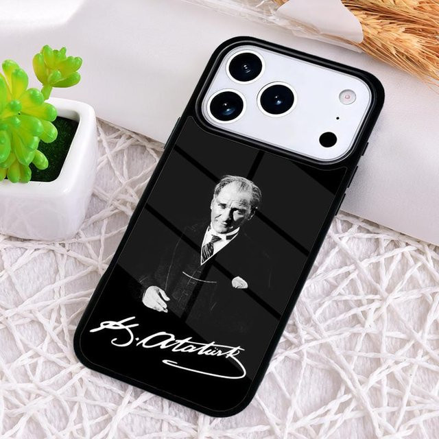 Stoßfeste Handyhülle mit Mustafa Kemal Atatürk Motiv für Apple iPhone 17 Air 16e 15 14 13 12 11 Pro Max in Schwarz - Bild 1