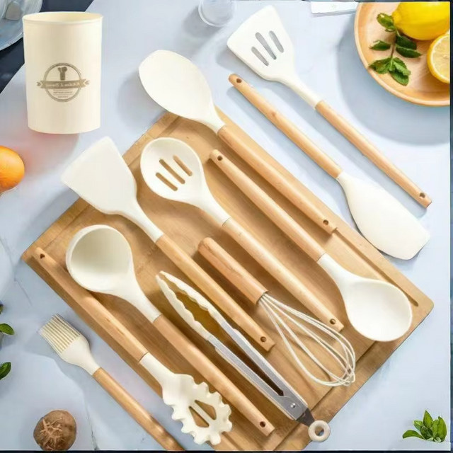12-teiliges Silikon-Küchenutensilien-Set in Weiß, hitzebeständiges Kochset mit Spatel und Suppenlöffel zum Backen und Braten - Bild 1