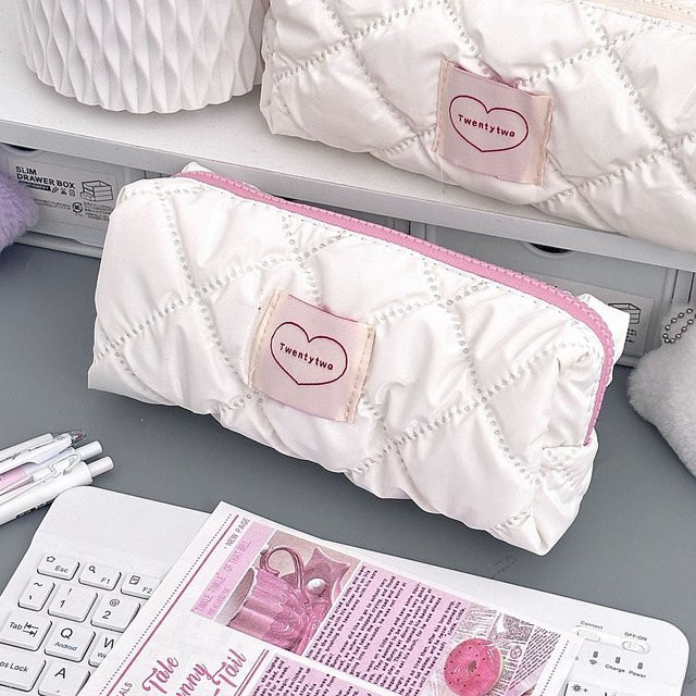 Süßes koreanisches Federmäppchen mit Milchschaum-Liebesmuster in Weiß als große Kosmetik- und Aufbewahrungstasche für Schülerinnen - Bild 1