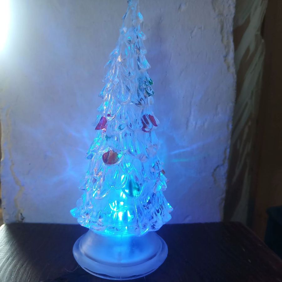 QHSPE Acryl Weihnachtsbaum Nachtlicht mit automatischem Farbwechsel und Blinkfunktion, 15 cm Höhe - Bild 2