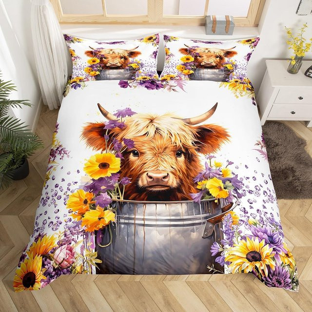 Bettwäsche-Set Your Warm Home mit Highland Cattle Motiv in Mehrfarbig, bestehend aus Bettbezug und Kissenbezug, Design: Geometrische Holzplanken und Blumen, B/H: 135 x 200 cm, Kissen: 50 x 70 cm - Bild 1