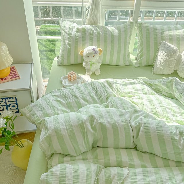 IvaRose HOME TEXTILE 3-teiliges Bettbezug-Set mit vertikalen Streifen in Grün, atmungsaktiv und minimalistisch, bestehend aus 1 Bettbezug und 2 Kissenbezügen - Bild 1