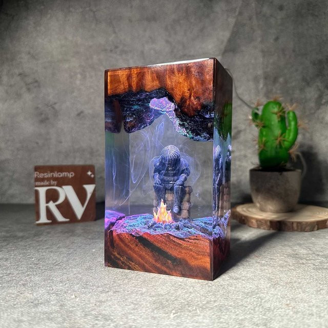 Bandai Ritter in Rüstung Figur aus Harz als Nachtlicht im Zwiebel-Stil, Sammlerstück Tischlampe Ornament, Multicolor - Bild 1