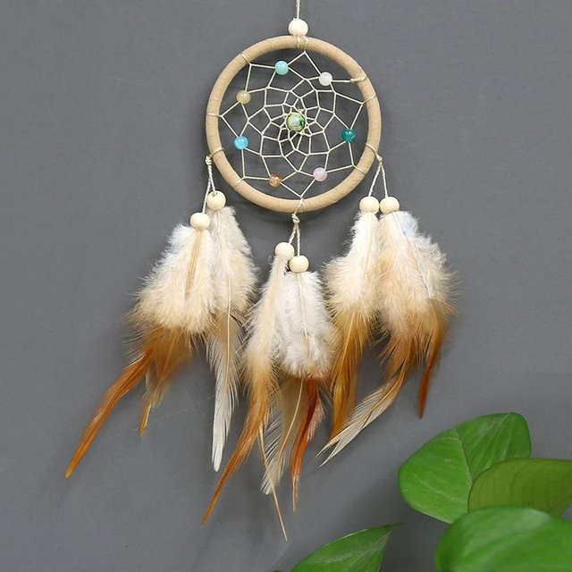 Handgemachter Traumfänger im Boho-Stil mit Rattan, Perlen und Federn in Beige als Wand- oder Autodekor - Bild 1