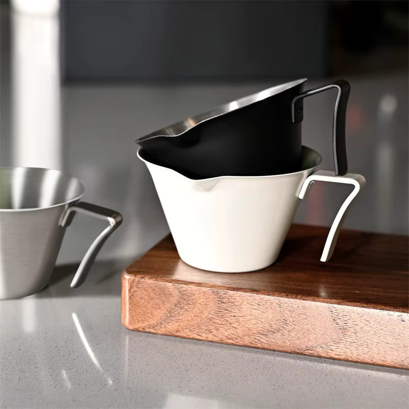 Kacacao Messbecher aus 304 Edelstahl in Silber mit Griff und Präzisionsskala, 100 ml Barista-Werkzeug für Espresso und Latte Art - Bild 1
