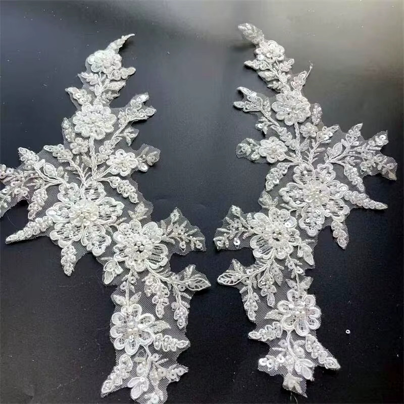 R SMEALE Paar weiße Blumen-Aufnäher mit Perlen-Pailletten und Spitze sowie Spiegel-Applikation für DIY-Hochzeitszubehör, Breite: 33,5 cm, Tiefe: 16 cm - Bild 2