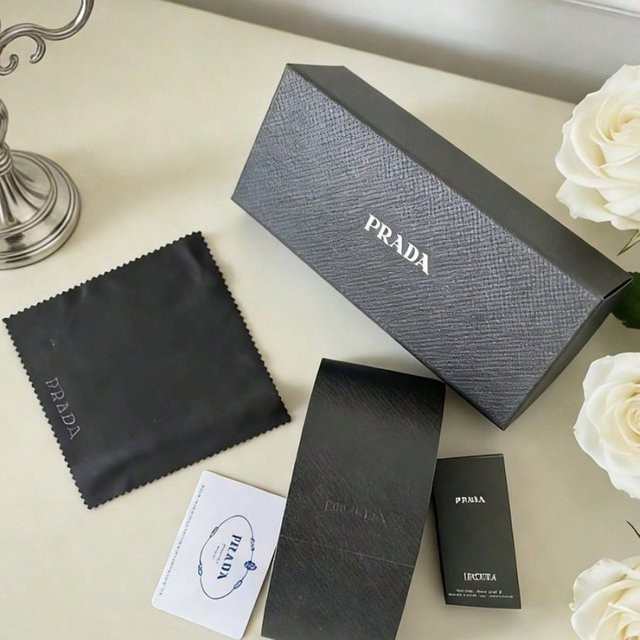 Prada Hartschalen-Brillenetui, Schwarz - Bild 1