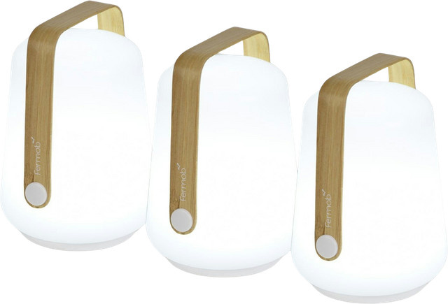 Fermob Balad Bamboo Set mit 3 LED Tischleuchten in Weiß und Holzoptik, wiederaufladbar und dimmbar - Bild 1