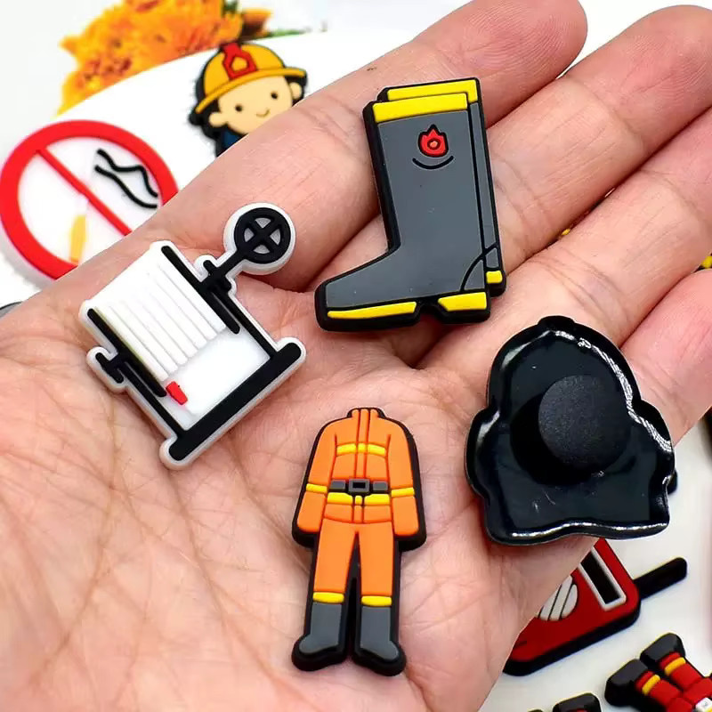 Happye&TiTi Schnallenanhänger Feuerwehrmann-Hydrantenschuh, PVC, Kinder - Bild 3