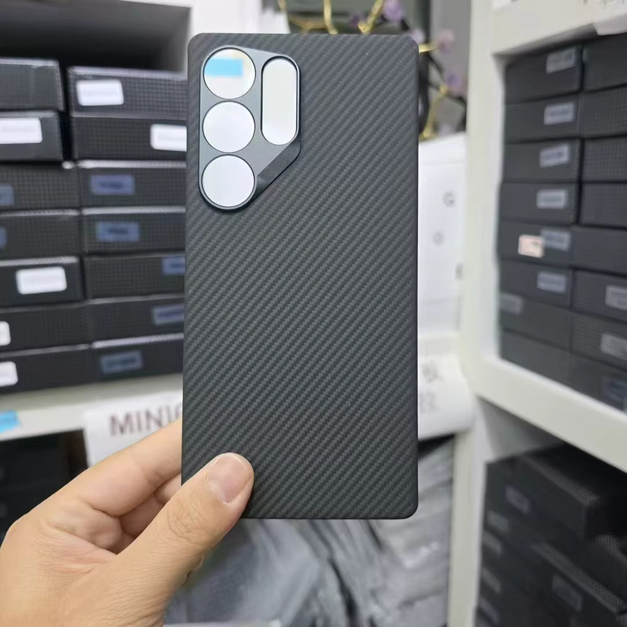 Magnetische Aramid Faser Schutzhülle für Samsung Galaxy S25 Ultra in Schwarz mit MagSafe Kompatibilität aus echtem 600D Carbon - Bild 2