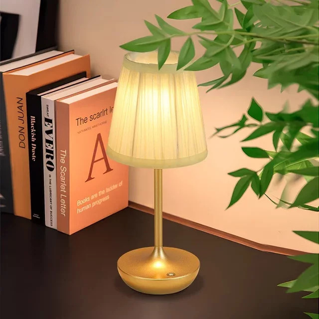 Dimmbare LED-Tischlampe von lyfs im orientalischen Stil mit Stofflampenschirm und USB-Wiederaufladung für dein Schlafzimmer - Bild 1
