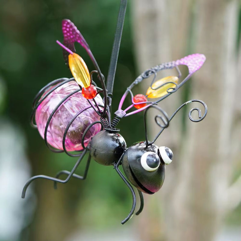 KITPIPI Insekten-Statue aus Metall mit LED-Lichterkette in Gold und Multicolour als wasserdichte Gartenverzierung zum Aufhängen - Bild 2