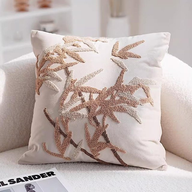 Bestickter Samt Kissenbezug im mittelalterlichen Stil von JMG Clothing, Beige, B/T: 45 x 45 cm - Bild 1