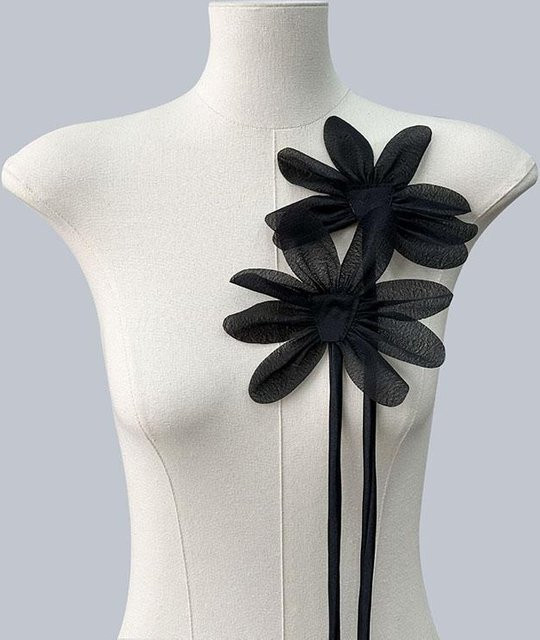 XYNN Brosche Blume, Spitze, schwarz, Damen - Bild 1