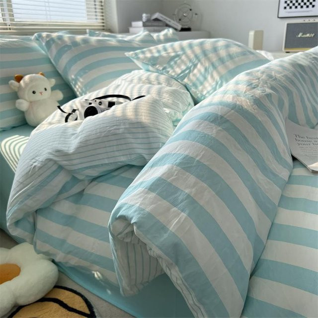 Bin Chi Textiles Gestreiftes Quilt-Set aus gewaschener Baumwolle und Polyester in Blau mit Kissenbezügen und Spannbettlaken, B/H: 200 x 230 cm, B/H: 220 x 240 cm, B/H: 90 x 200 cm - Bild 1