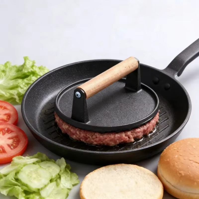 JUSTINLAU Runde Gusseisen-Fleischpresseplatte in Schwarz mit Holzgriffen für BBQ und Küche, Durchmesser: 21,0 cm - Bild 4