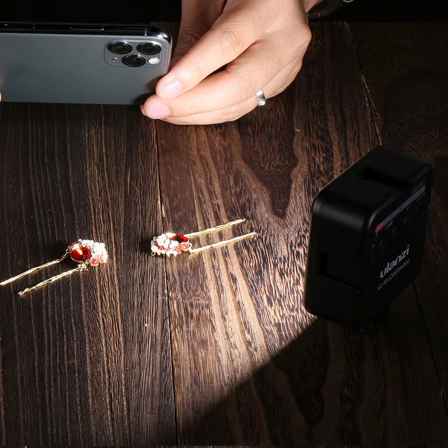 Ulanzi VL49 Mini Vlog LED Fülllicht in Weiß mit 2000mAh Akku und 5500K Zoom Beleuchtung für Foto und Video - Bild 2