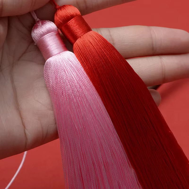 YWXXin.LIFE Handgemachte seidige Quasten in Blau mit Hängeseil für DIY-Handwerk und Schmuckanhänger, Höhe: 12 cm - Bild 1