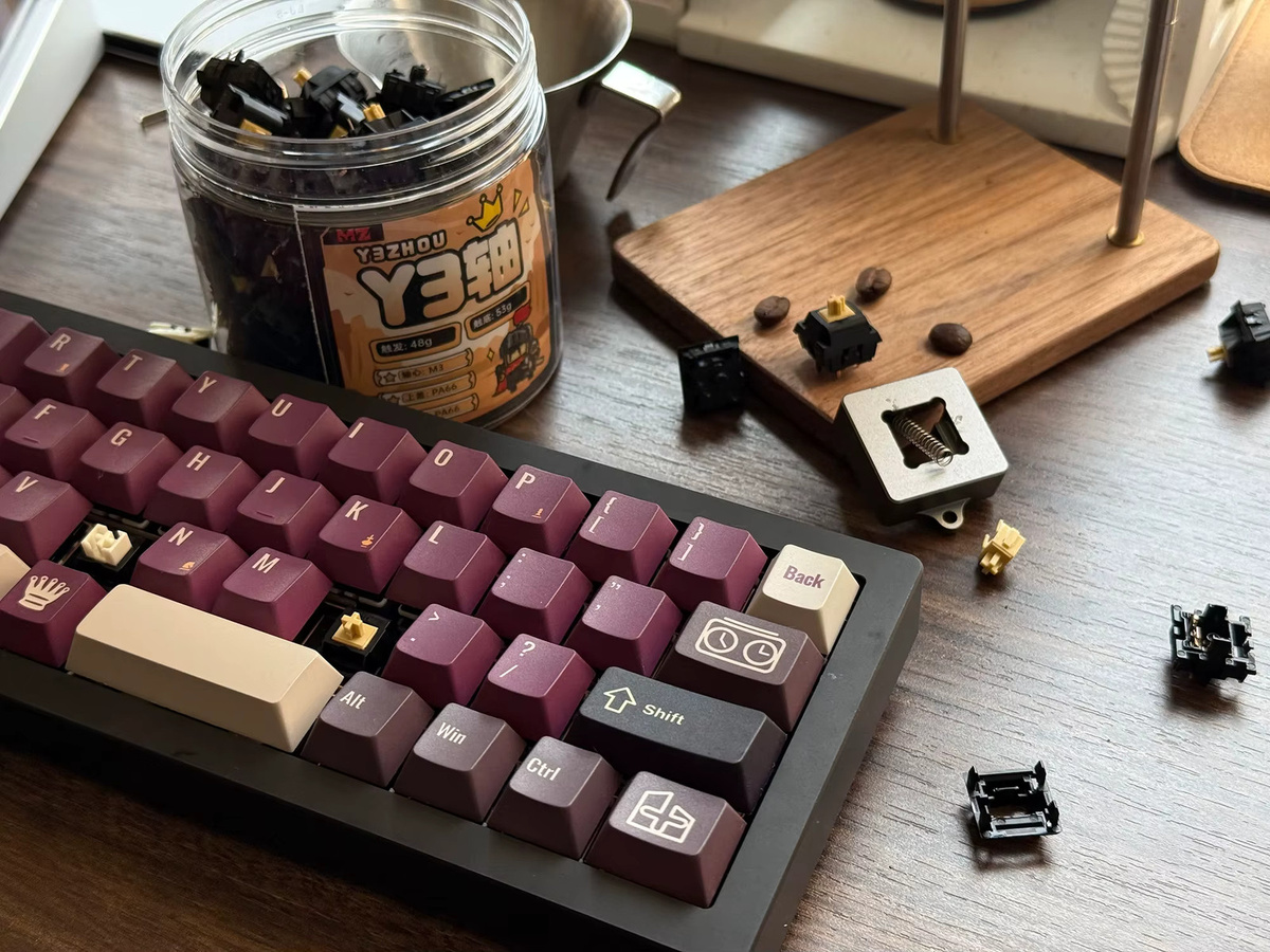 MZ Studio Y3 Mechanische Tastatur in Schwarz mit linearen Hot-Swap-Schaltern und werkseitiger Schmierung - Bild 2