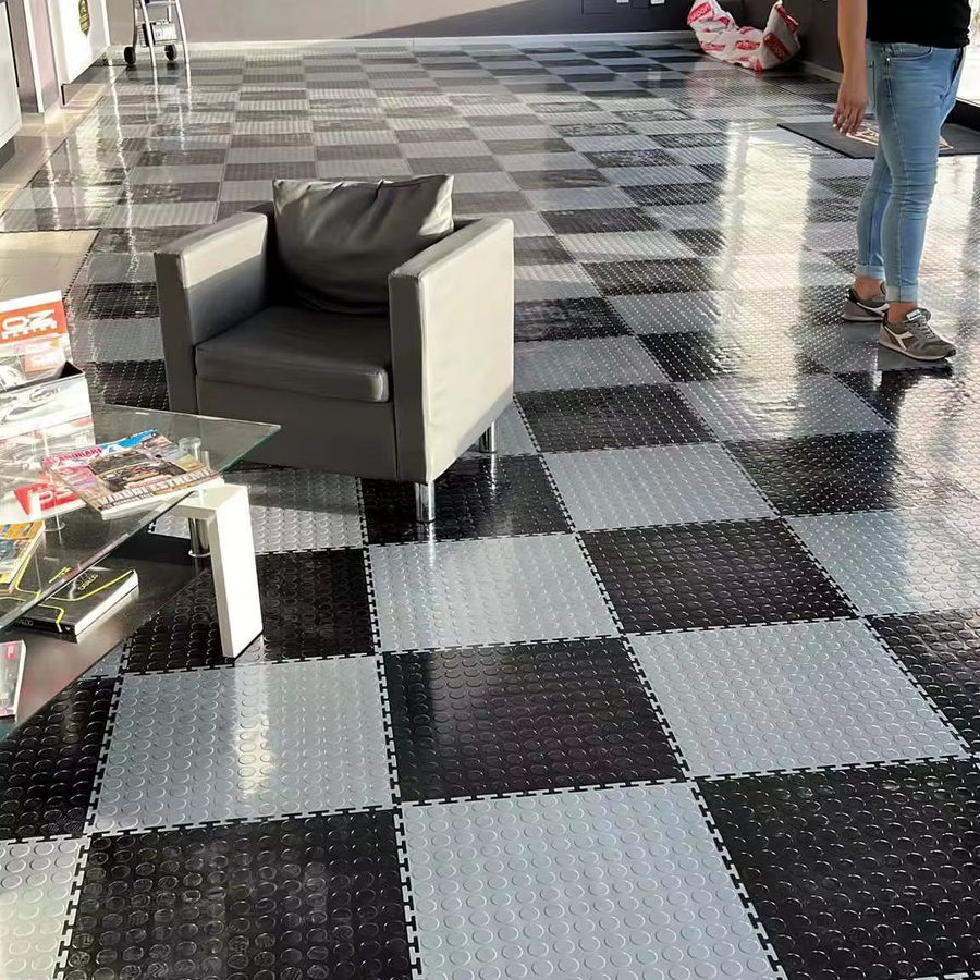 Modulare Vinyl-PVC-Garagenbodenfliesen in Grau und Schwarz für Autowerkstätten, wasserdicht und belüftet - Bild 1
