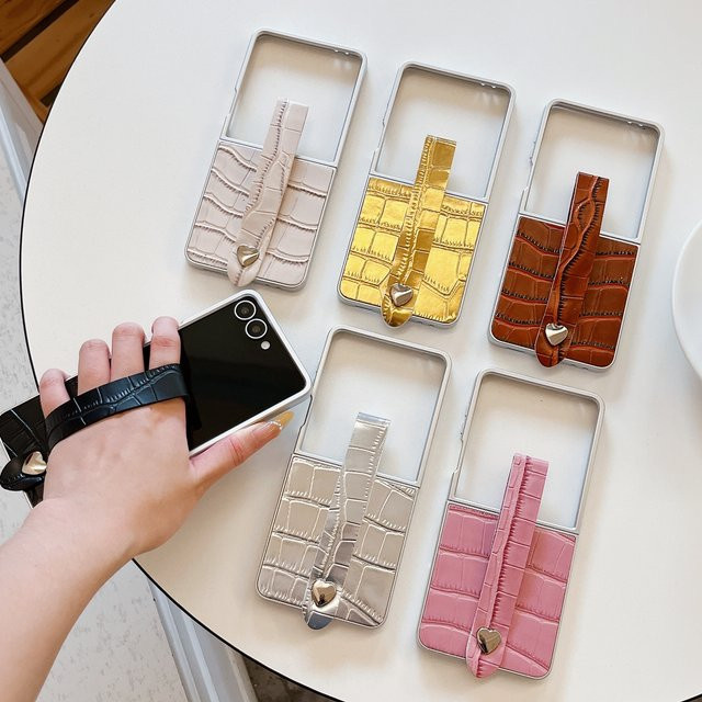 Luxuriöse Samsung ZFlip Handyhülle mit Herzform und Krokodilmuster in Silber, Schwarz und Multicolour für Samsung ZFlip 7, 6, 5, 4 und 3 - Bild 1